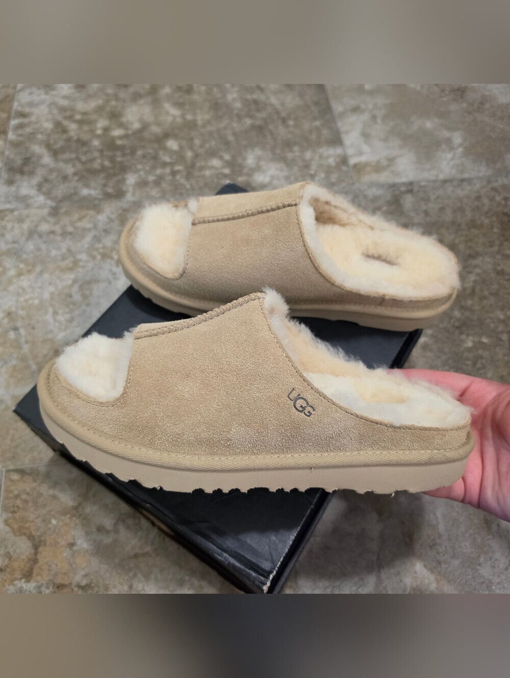 UGG Greenport Slide Sandal / Youth Size 6 - Fits Women's Size 7.5-8